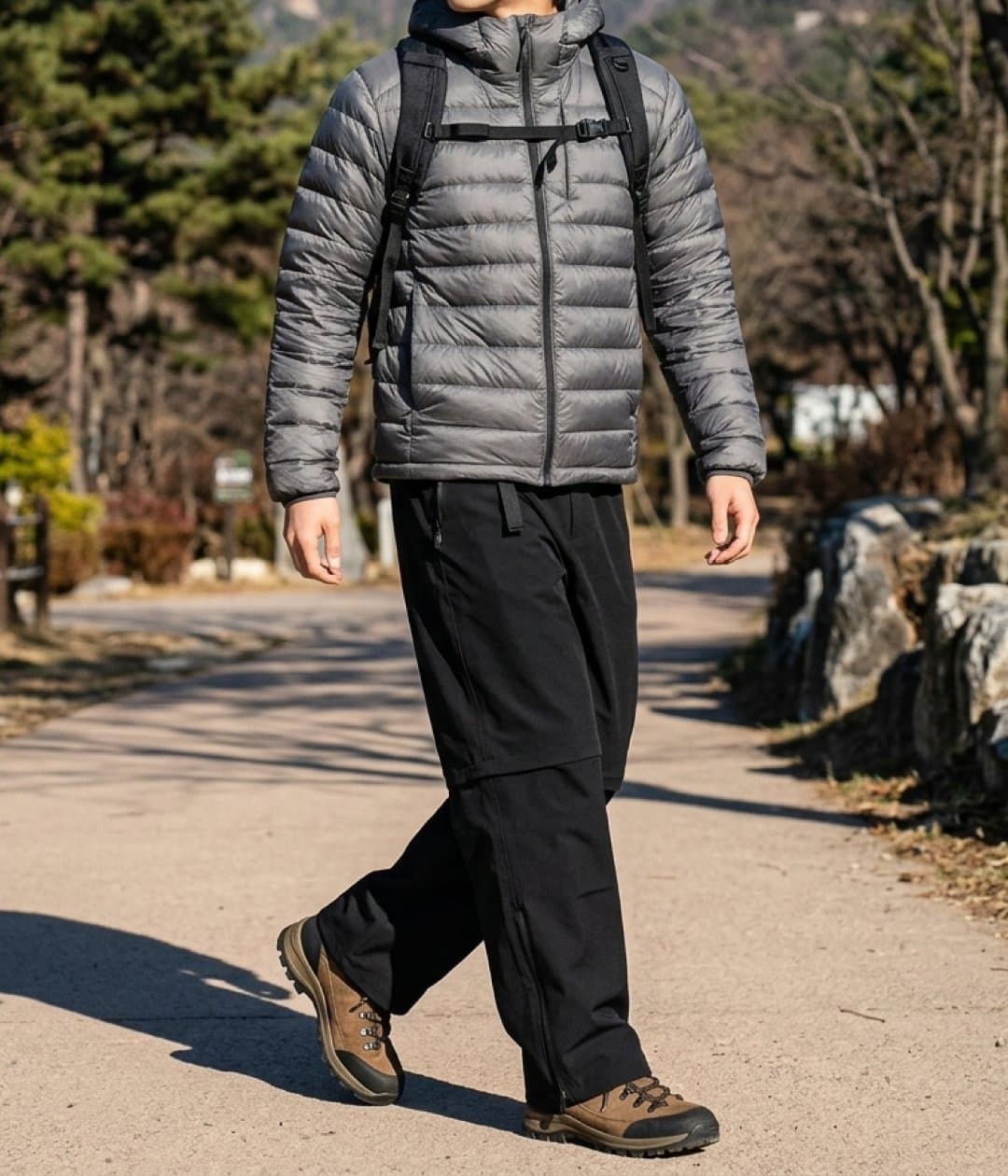 그레이 패딩 블랙 팬츠 하이킹룩 코디